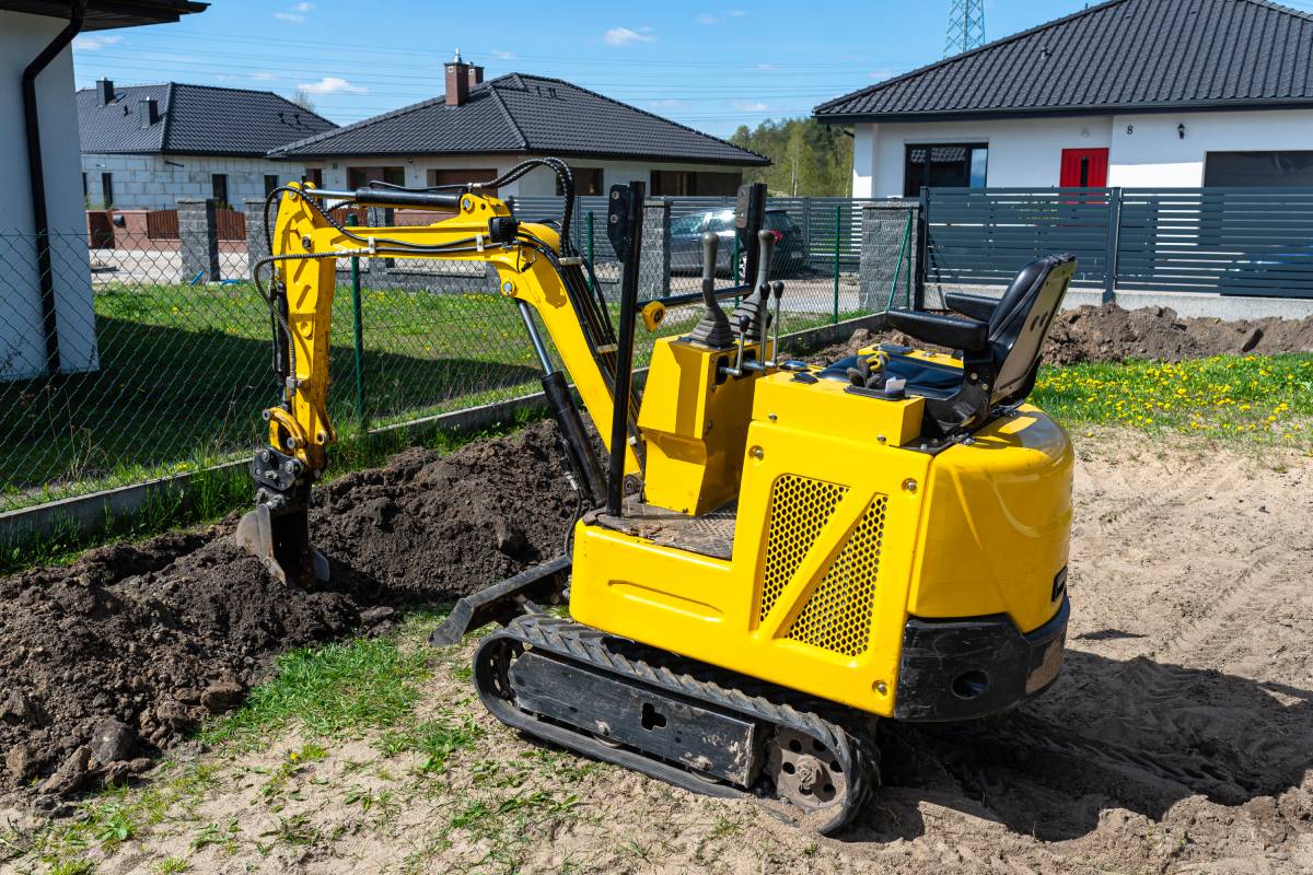 What size is considered a mini excavator? What size trailer do I need for a mini excavator? How do you position a mini excavator on a trailer?